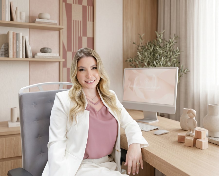 Dra. Giuliana Graicer no consultório