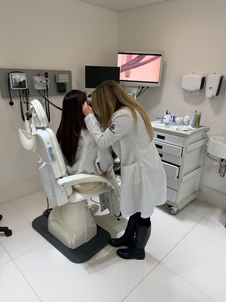 Otoscópio digital com tela em tempo real
